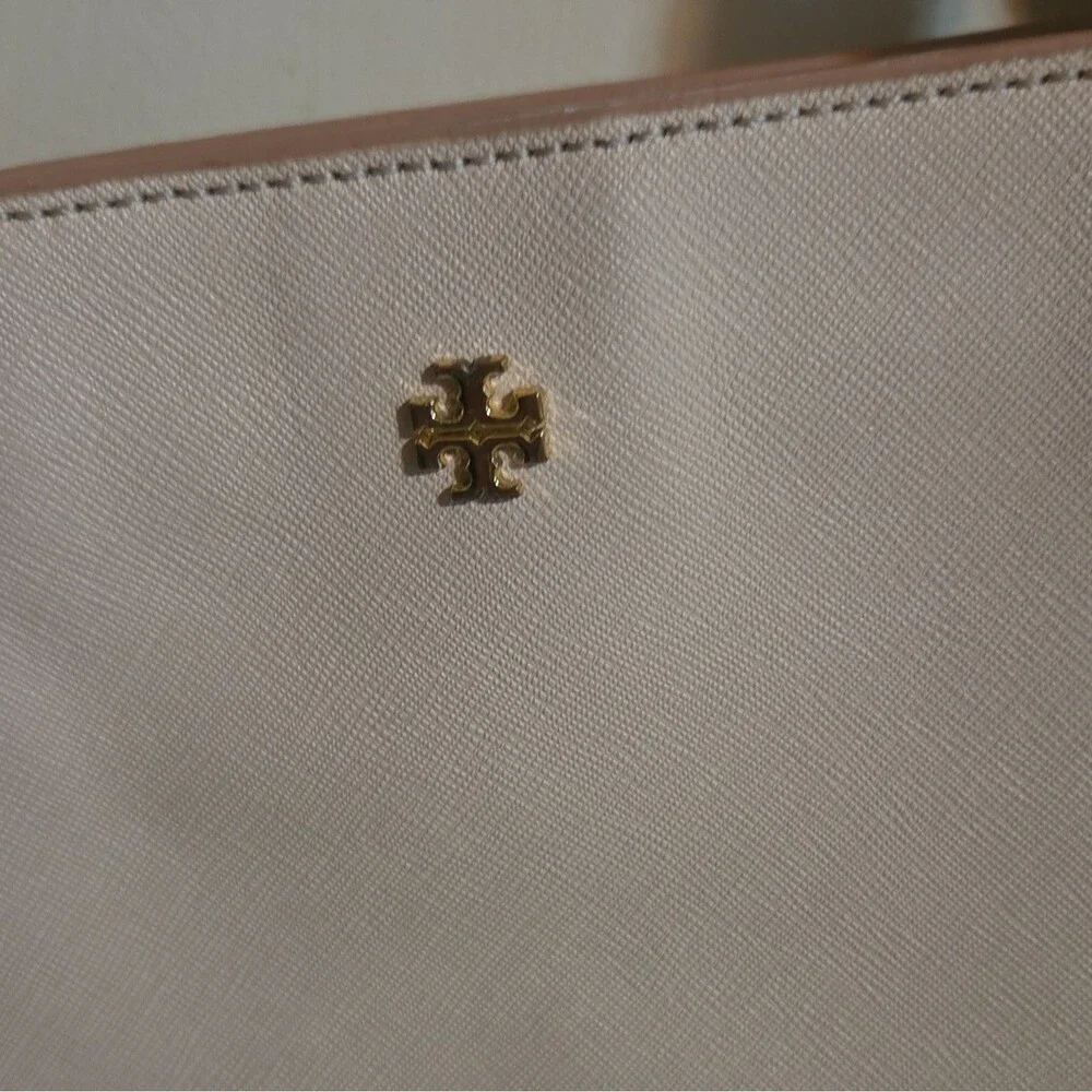 Tory Burch Beige Solid Tote Bag Double Handles Gold Logo Inner Pockets